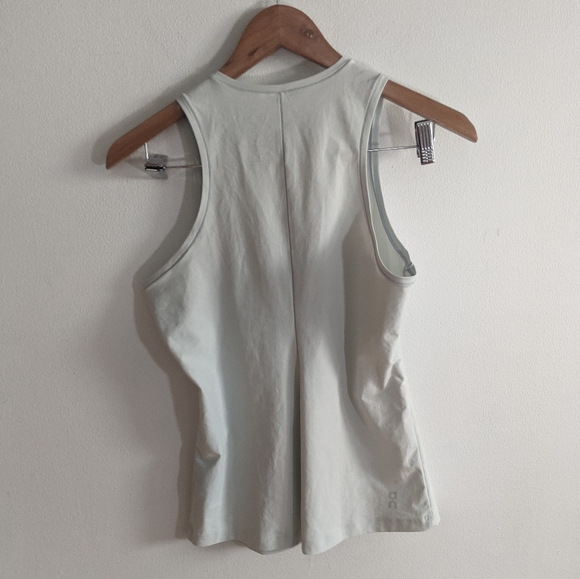 NEW On Movement Tank in Mineral Size Medium - Picture 4 of 4